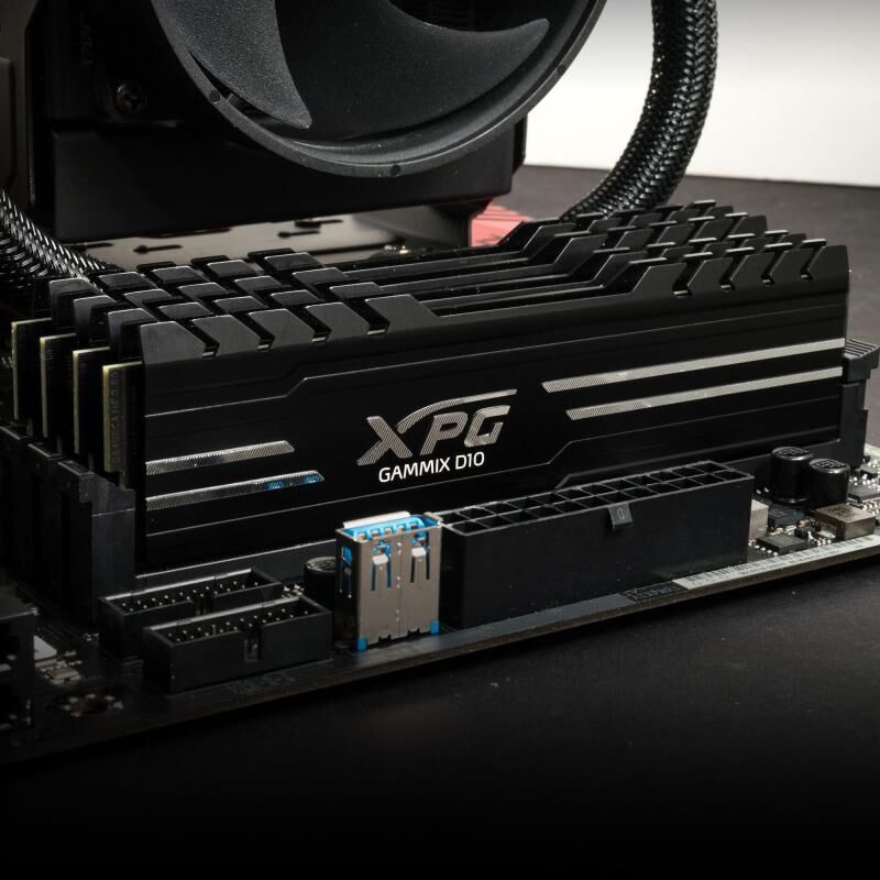XPG 16GB (2x8GB) 2400MHz DDR4 PC Kutulu Gaming RAM