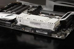 BALLISTIX BLS8G4D30AESCK 8GB 3000MHz DDR4 Soğutuculu Masaüstü Ram
